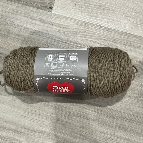 NWT Set of 7 Skeins Red Heart With Love Yarn (4 Red & 3 Taupe) Medium Weight 4 - Picture 11 of 16